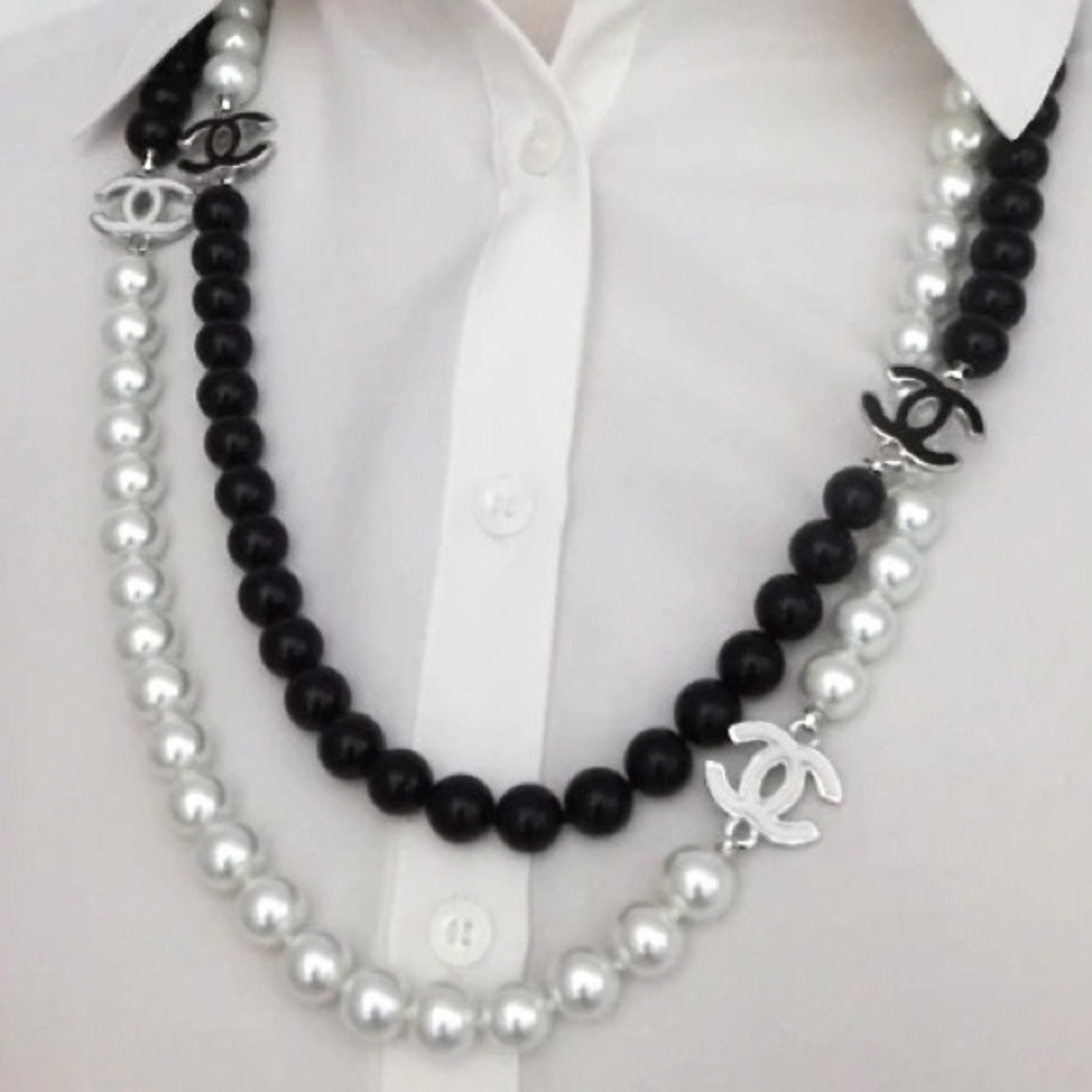 BLACK & WHITE ENAMEL NECKLACE